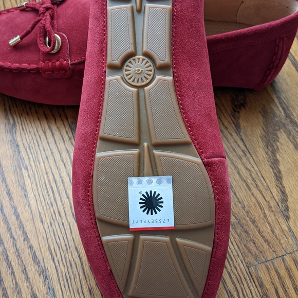 NWOT, UGG moccasins,  size 10 - Picture 2 of 6